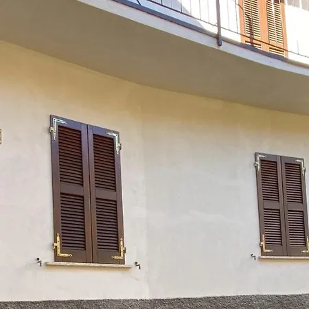 Ca Lina With Private Parking Space Apartment Lecco